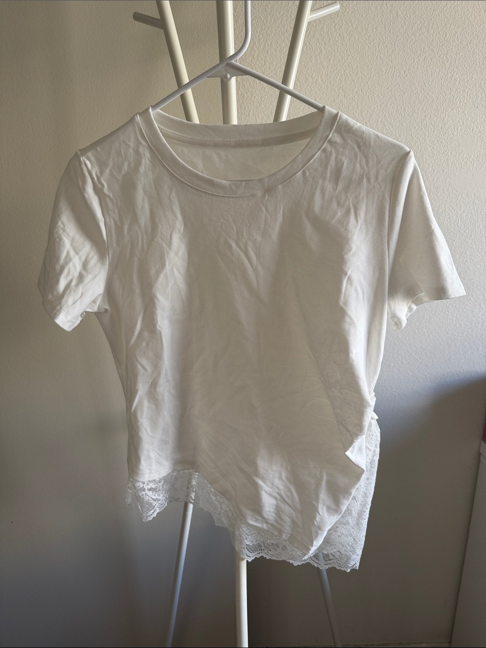 White Lace-Hem Short Sleeve Tee